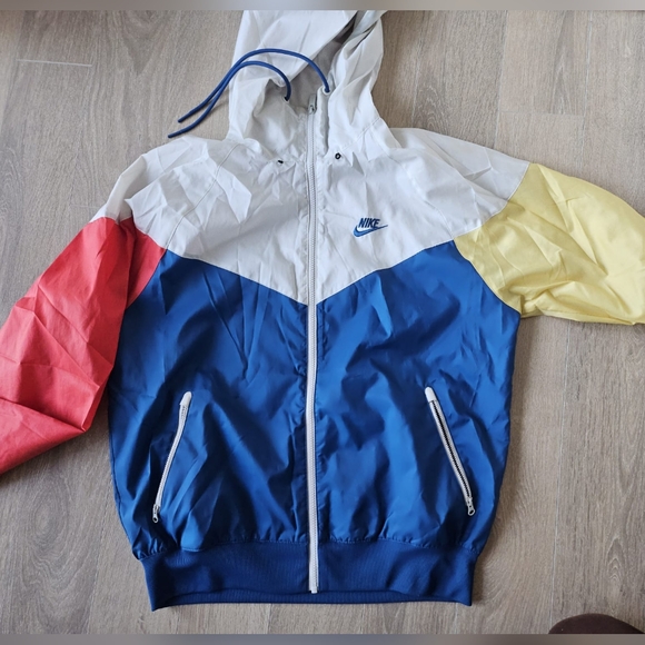 Nike (sz Small) wind breaker - Picture 4 of 4